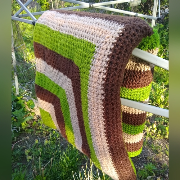 Handmade quilt - Picture 2 of 3